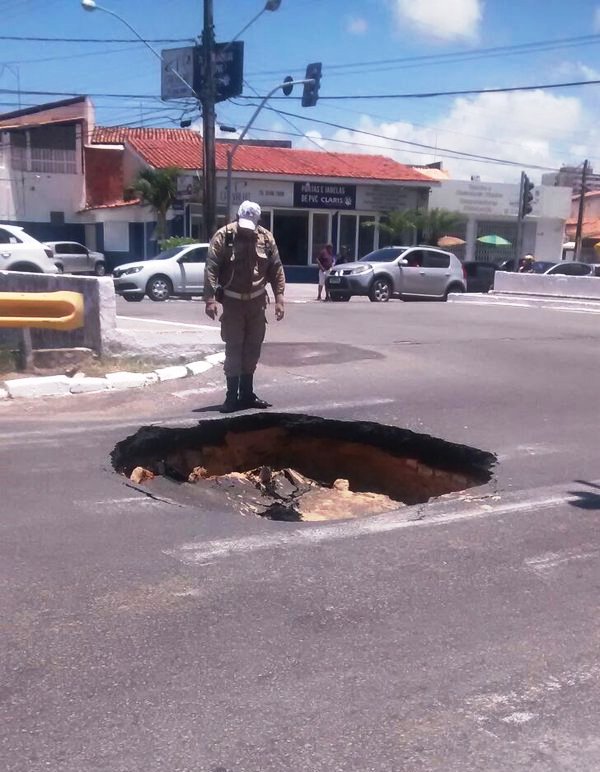 Obra da Deso provoca desvios na Avenida Anísio Azevedo - SMTT Aracaju